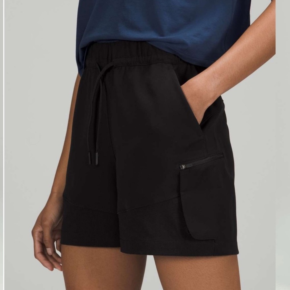 Lululemon Relaxed HR Cargo Shorts 4 NWT